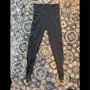Zenana Outfitters Women’s leggings L - never worn